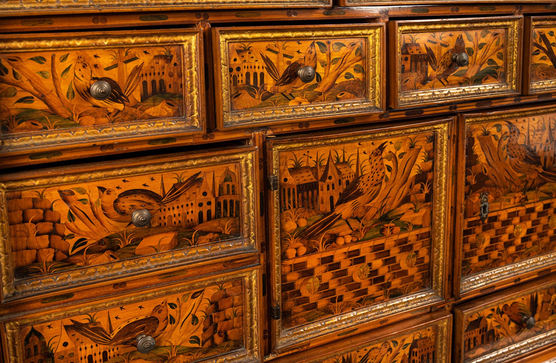 A FINE SOUTH GERMAN PARCEL GILT FRUITWOOD, ASH, SYCAMORE AND MARQUETRY CABINET - Image 9 of 12