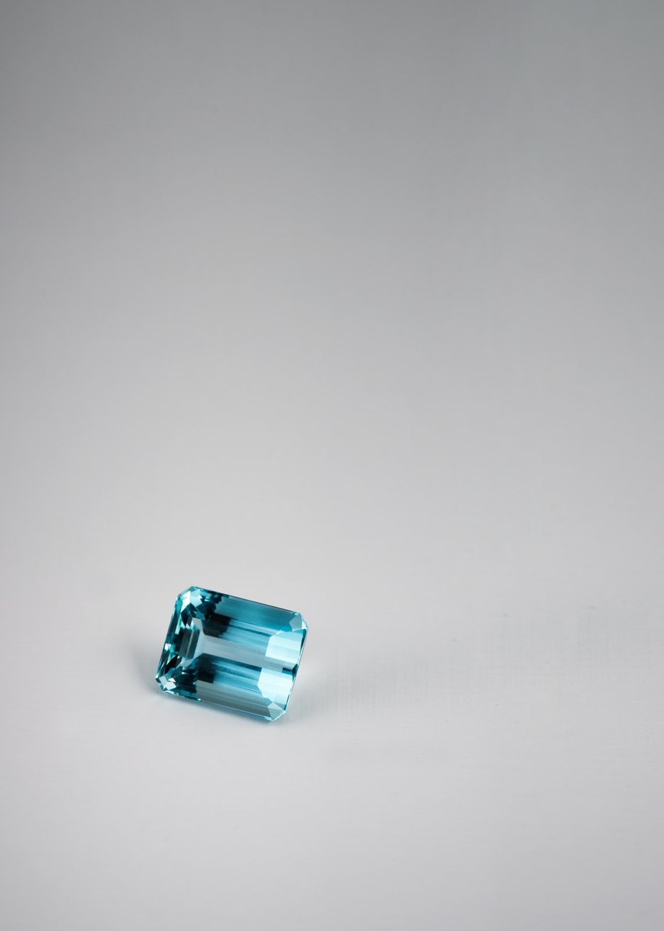 A BIG OCTAGONAL STEP-CUT NATURAL AQUAMARINE - Image 2 of 2