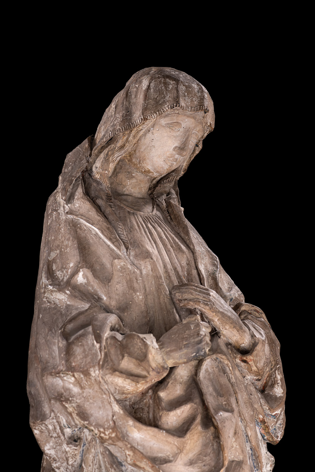 A VERY RARE TERRACOTTA SCULPURE OF A MOURNING WOMAN - Image 2 of 7