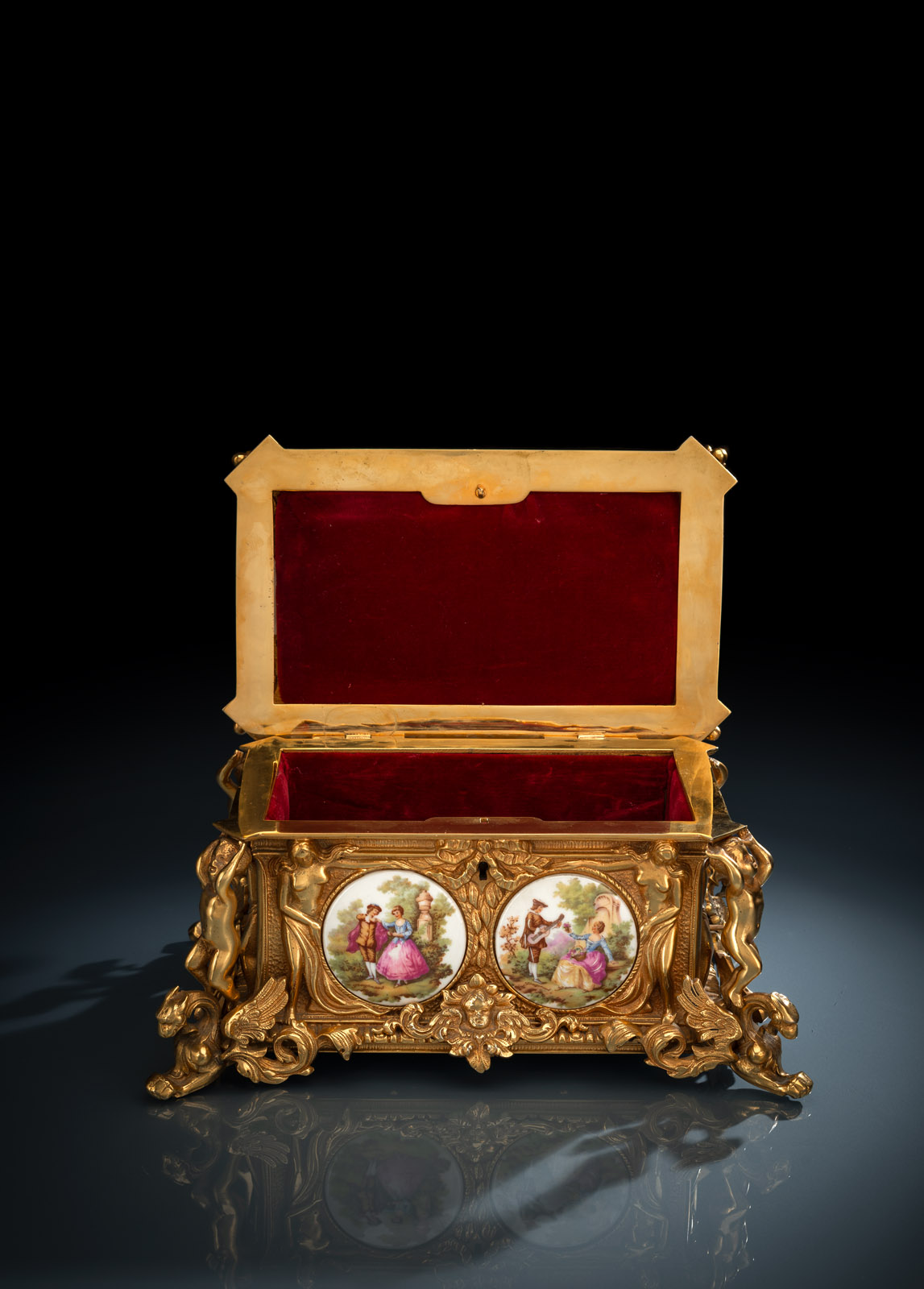 A GILTBRONZE AND PORCELAIN JEWELLERY CASE WITH MUSIC MECHANISM - Image 5 of 5