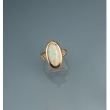 Ring mit weißem Opal