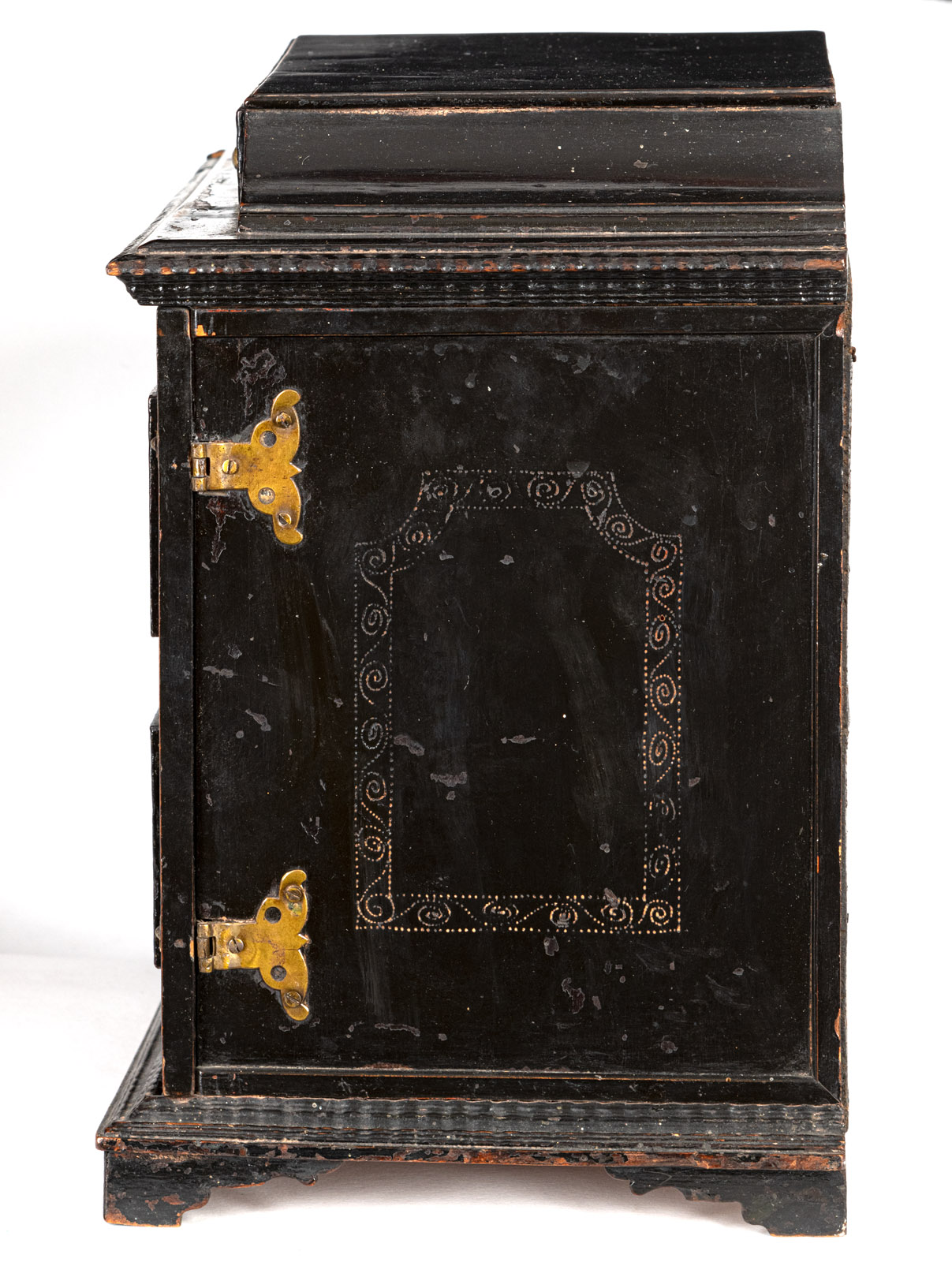 A SOUTH GERMAN EBONIZED AND POLYCHROME PAINTED TABLE CABINET - Image 7 of 7