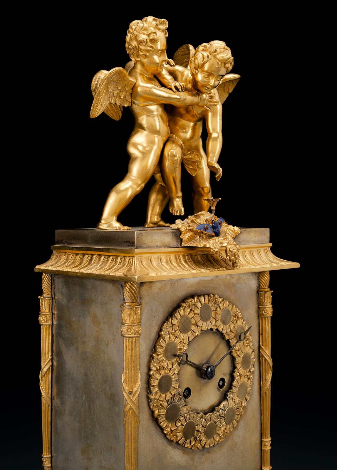 A FRENCH BRONZE EMPIRE PENDULE WITH PUTTI - Image 2 of 3