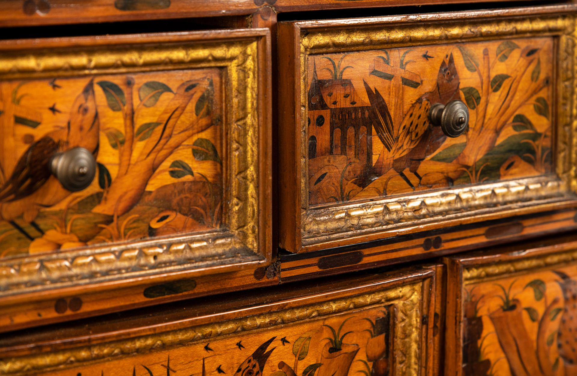 A FINE SOUTH GERMAN PARCEL GILT FRUITWOOD, ASH, SYCAMORE AND MARQUETRY CABINET - Image 11 of 12