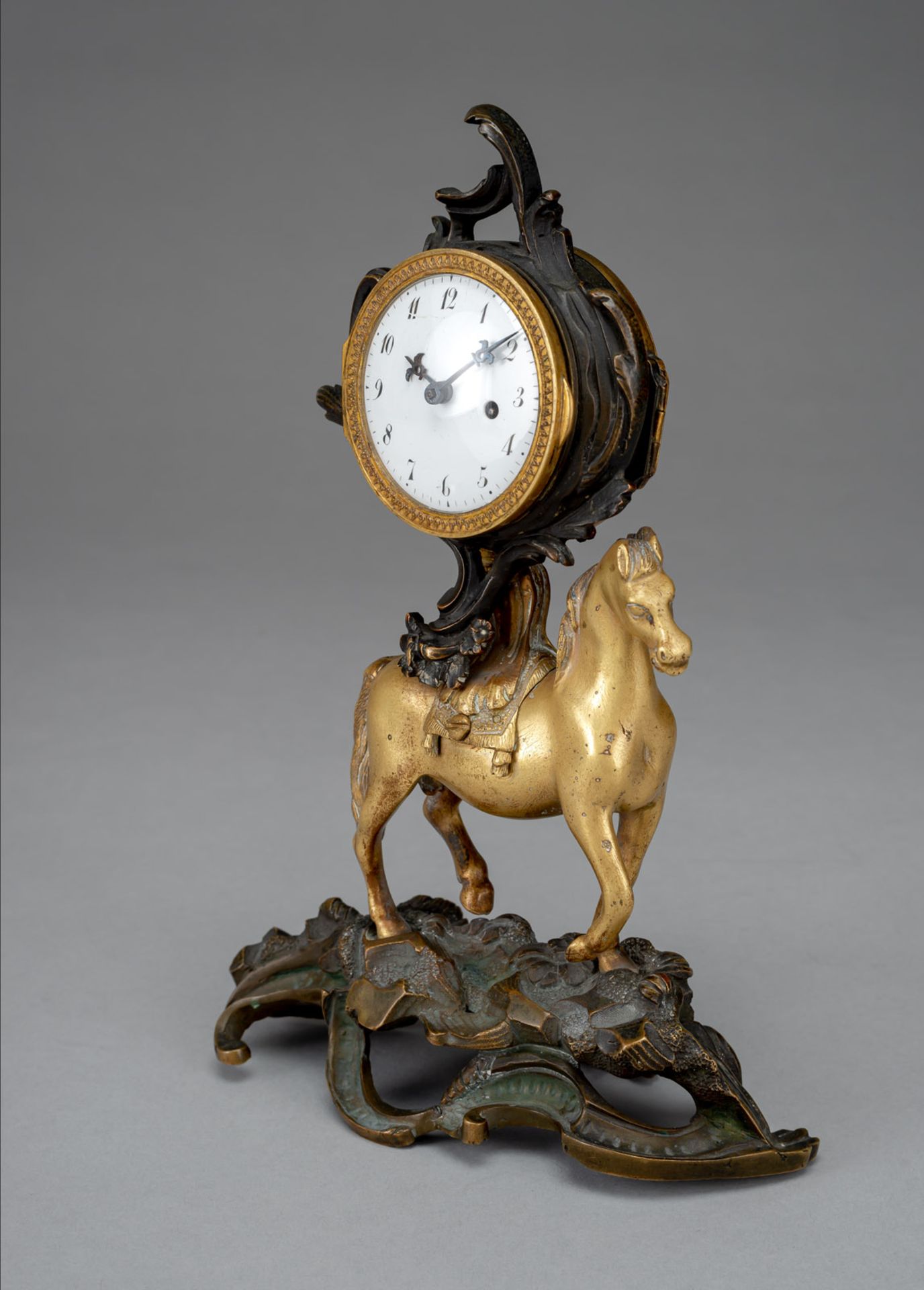 A GERMAN ROCOCO BRONZE TABLE TIMEPIECE WITH HORSE - Image 5 of 5