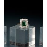 Smaragd-Diamant-Entourage-Ring