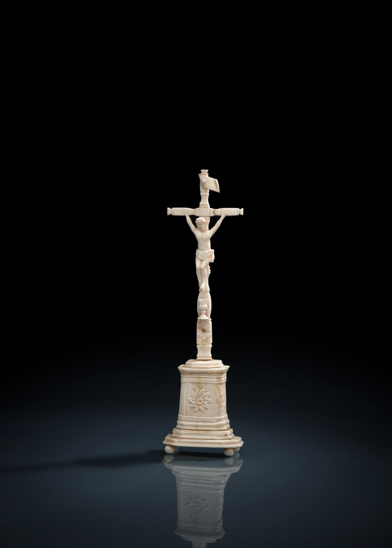 A SMALL CARVED BONE CRUCIFIX