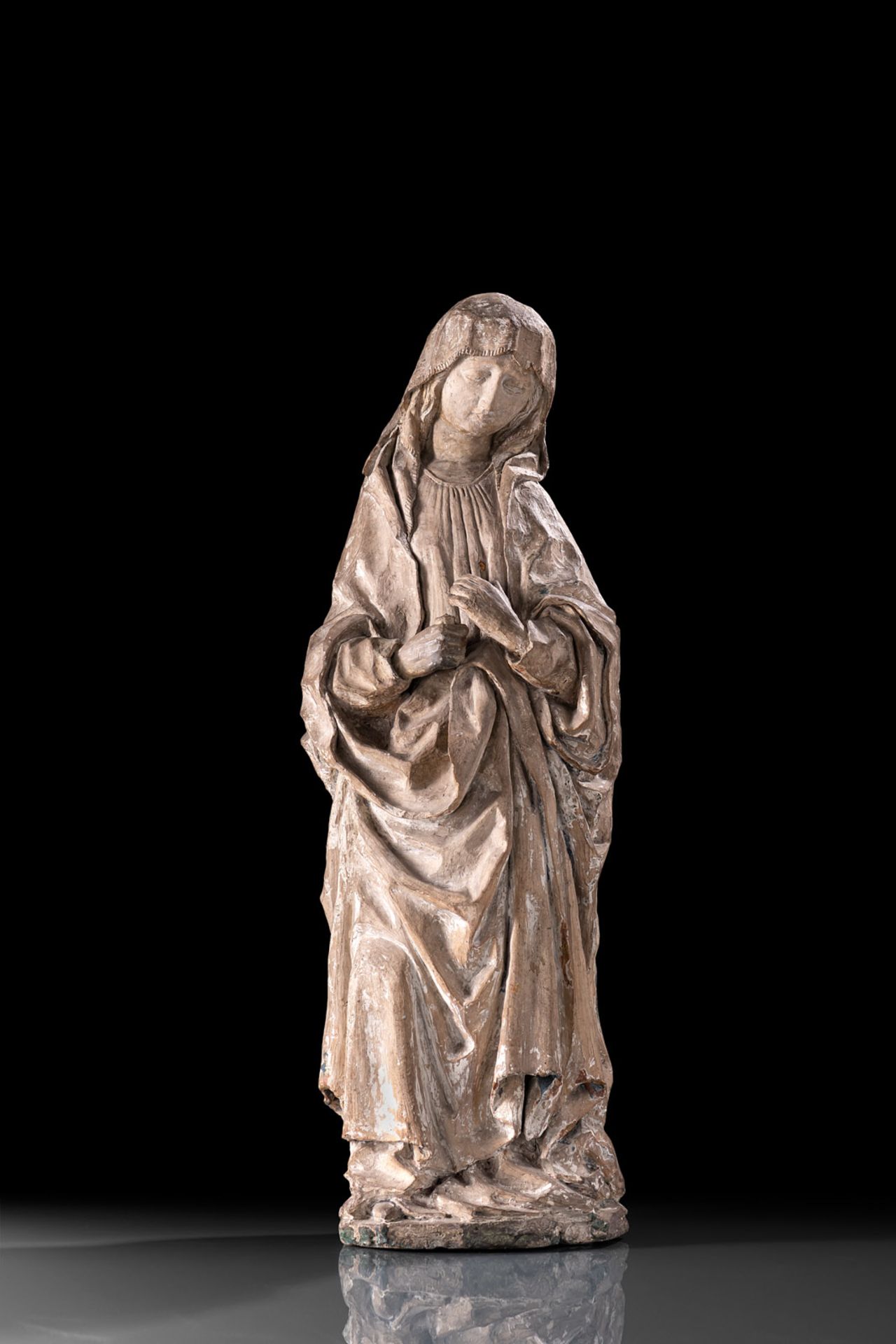 A VERY RARE TERRACOTTA SCULPURE OF A MOURNING WOMAN