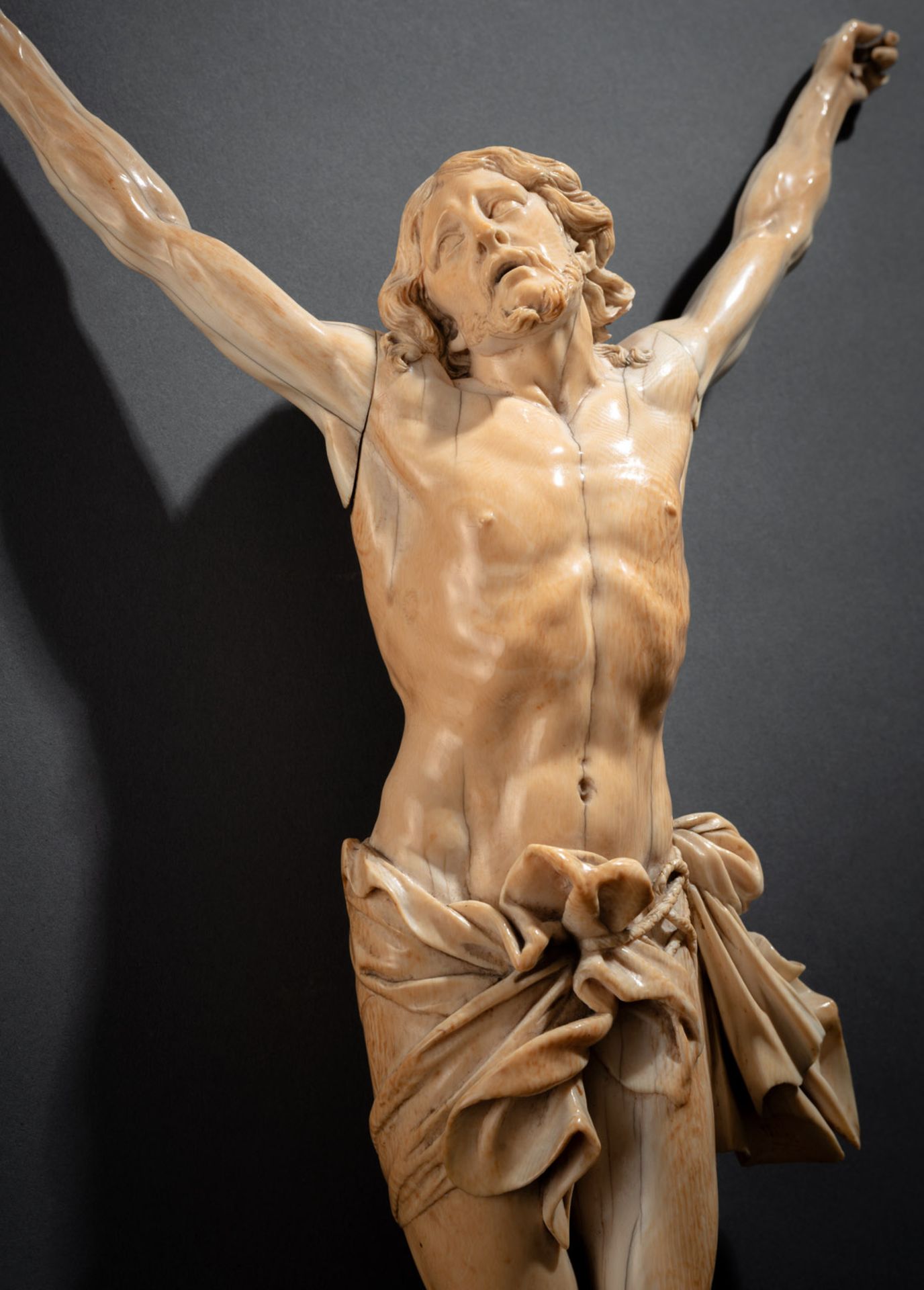 A LARGE AN EXPRESSIVE BAROQUE IVORY BODY OF CHRIST - Image 2 of 3