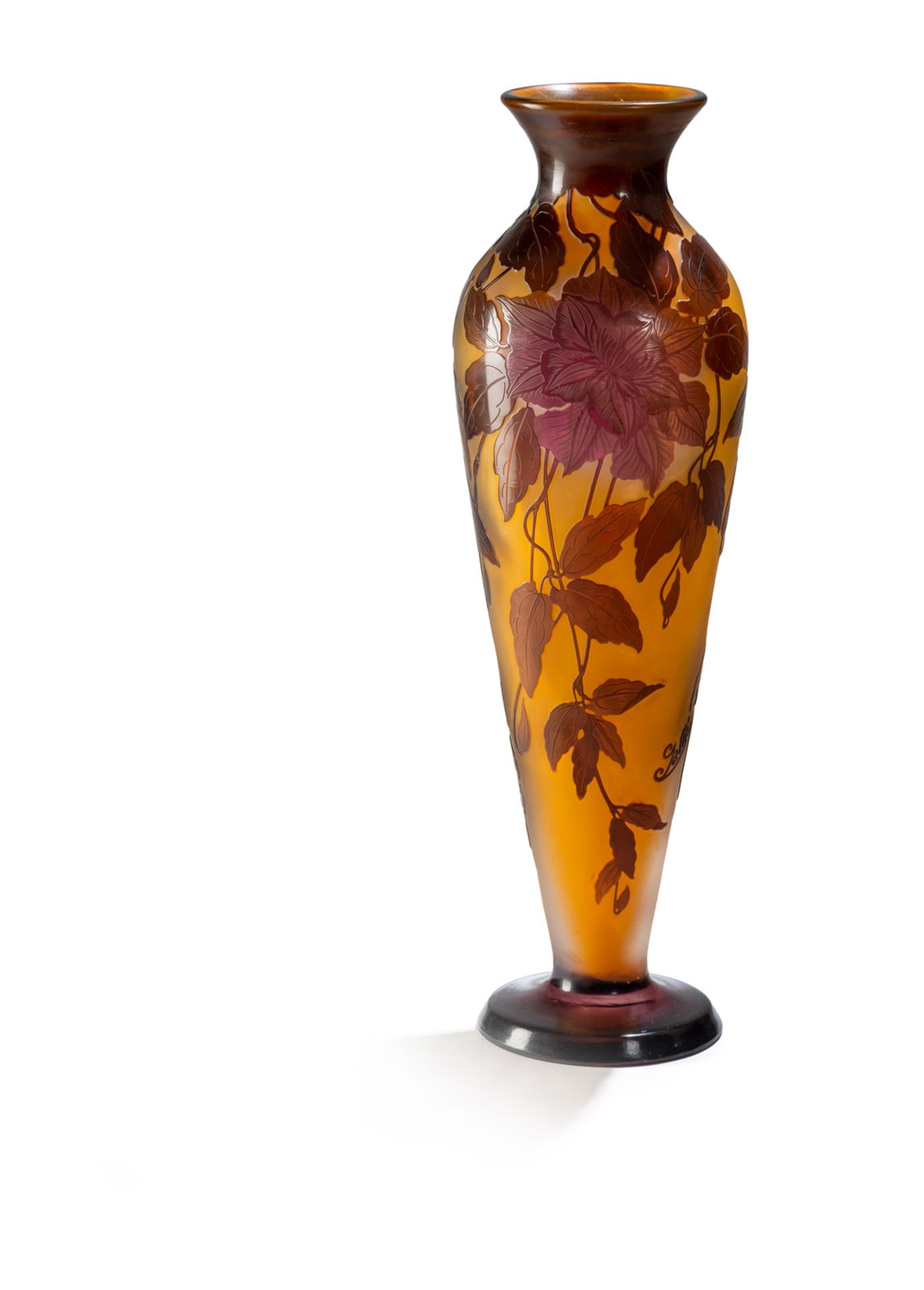 BALUSTRE SHAPED VASE WITH CLEMATIS - Image 2 of 3