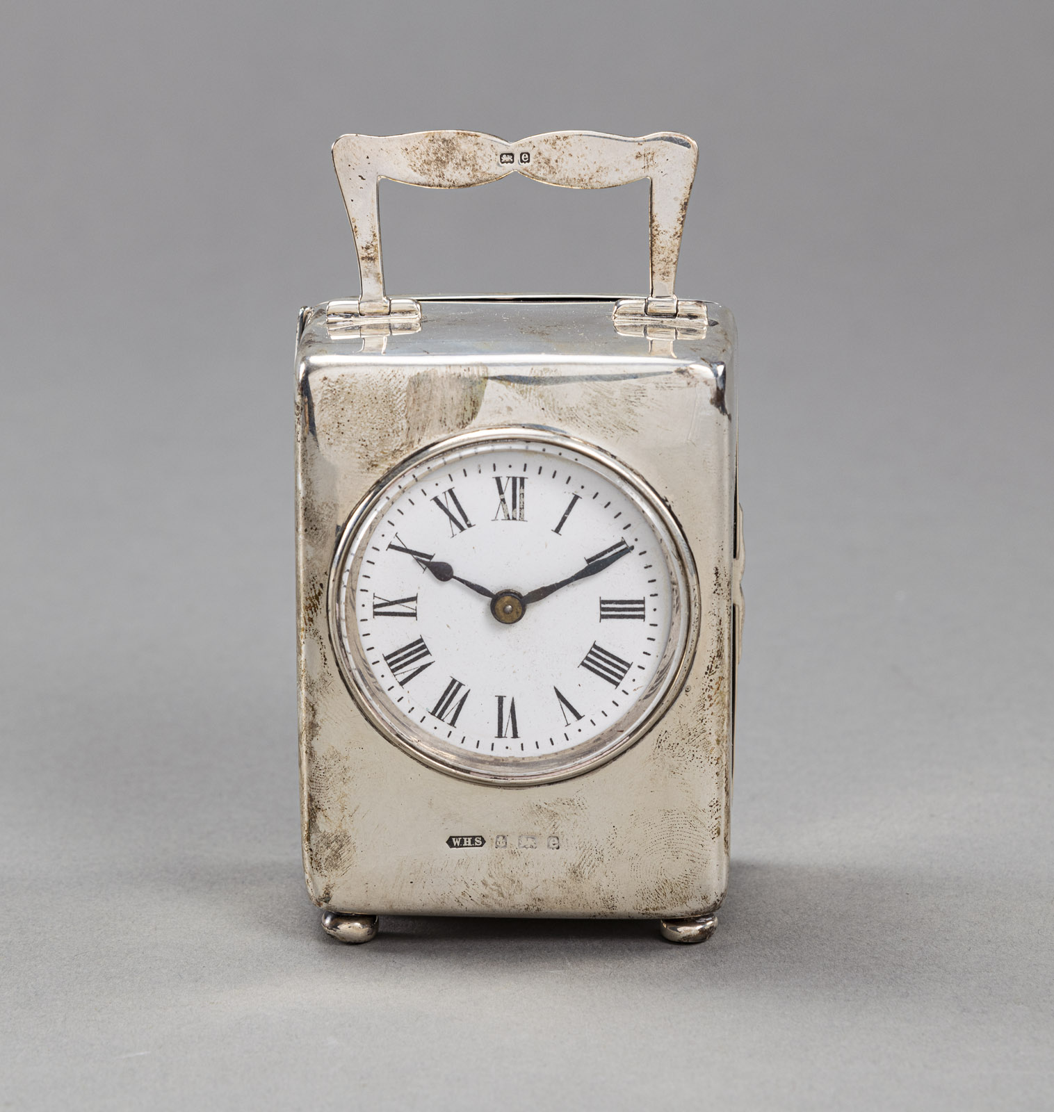 AN ENGLISH TRAVEL ALARM CLOCK - Image 2 of 8