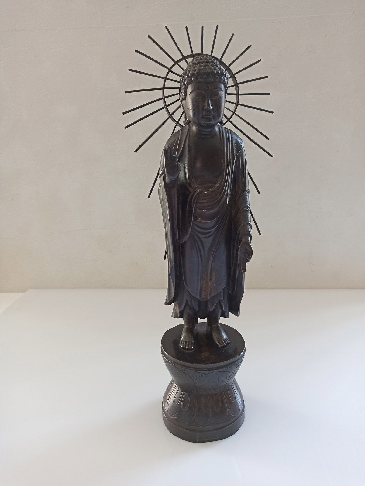 A BRONZE FIGURE OF BUDDHA AMIDA - Image 3 of 6