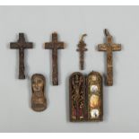 Vier Reliquien, Kreuzanhänger und Kopf einer Heiligen
