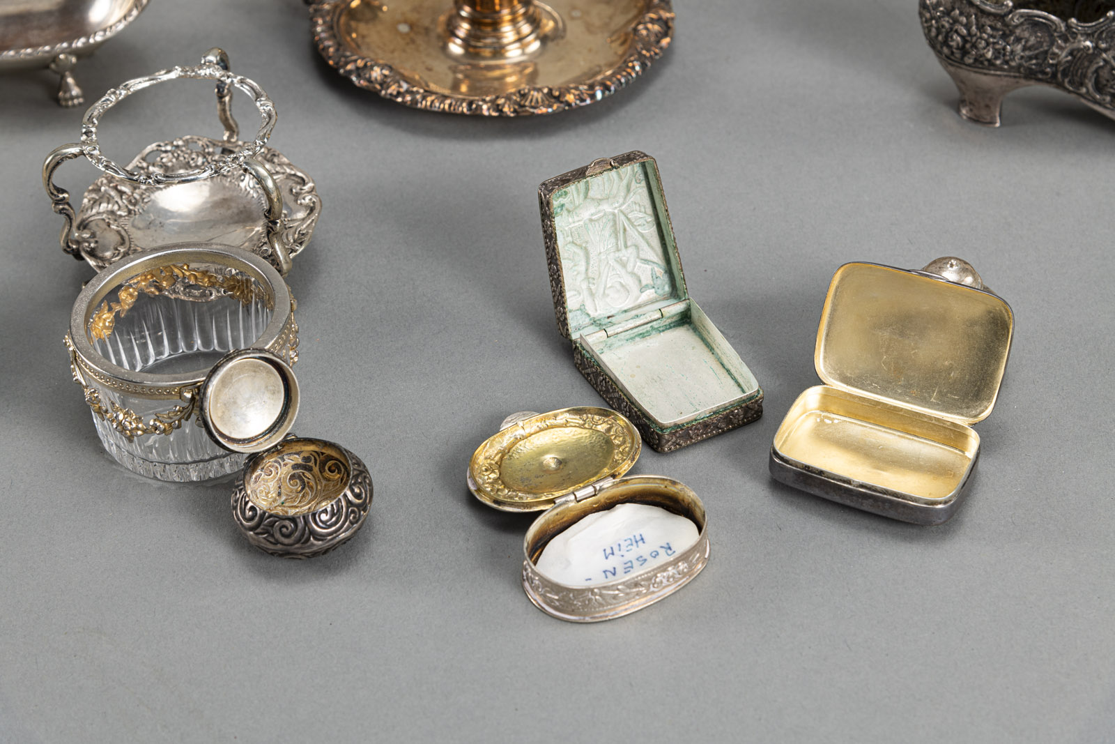 A MIXED LOT OF SNUFF BOXES AND TABLEWARE - Image 7 of 8