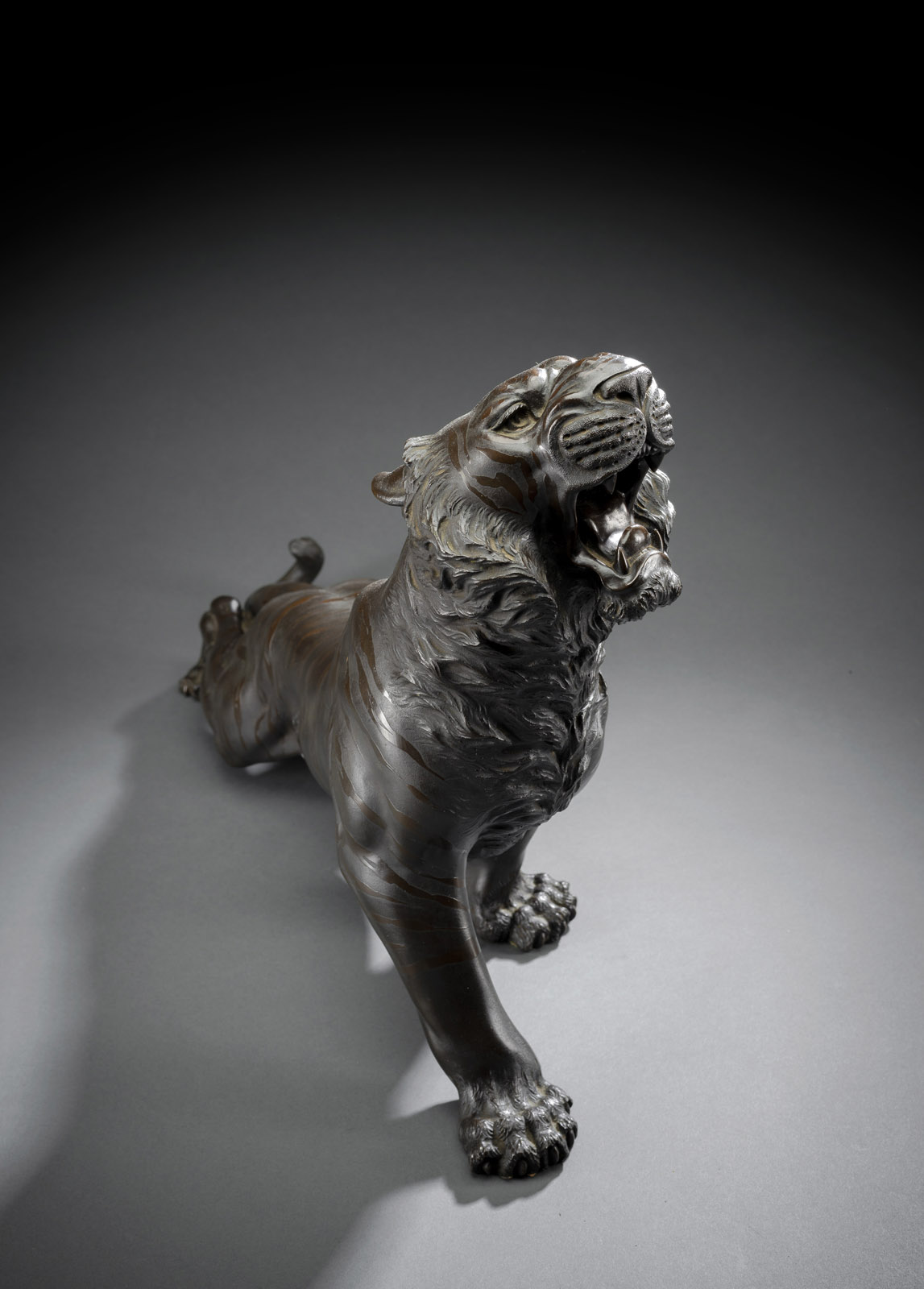 A CAST BRONZE MODEL OF A CREEPING AND ROARING TIGER - Image 2 of 3