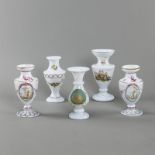 Fünf Milchglas-Vasen