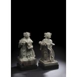 Zwei Skulpturen mit Darstellung von Adoranten aus Stein