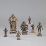Sieben Bronzen mit Darstellungen von diversen Gottheiten