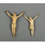 Zwei Christus Corpi aus Elfenbein