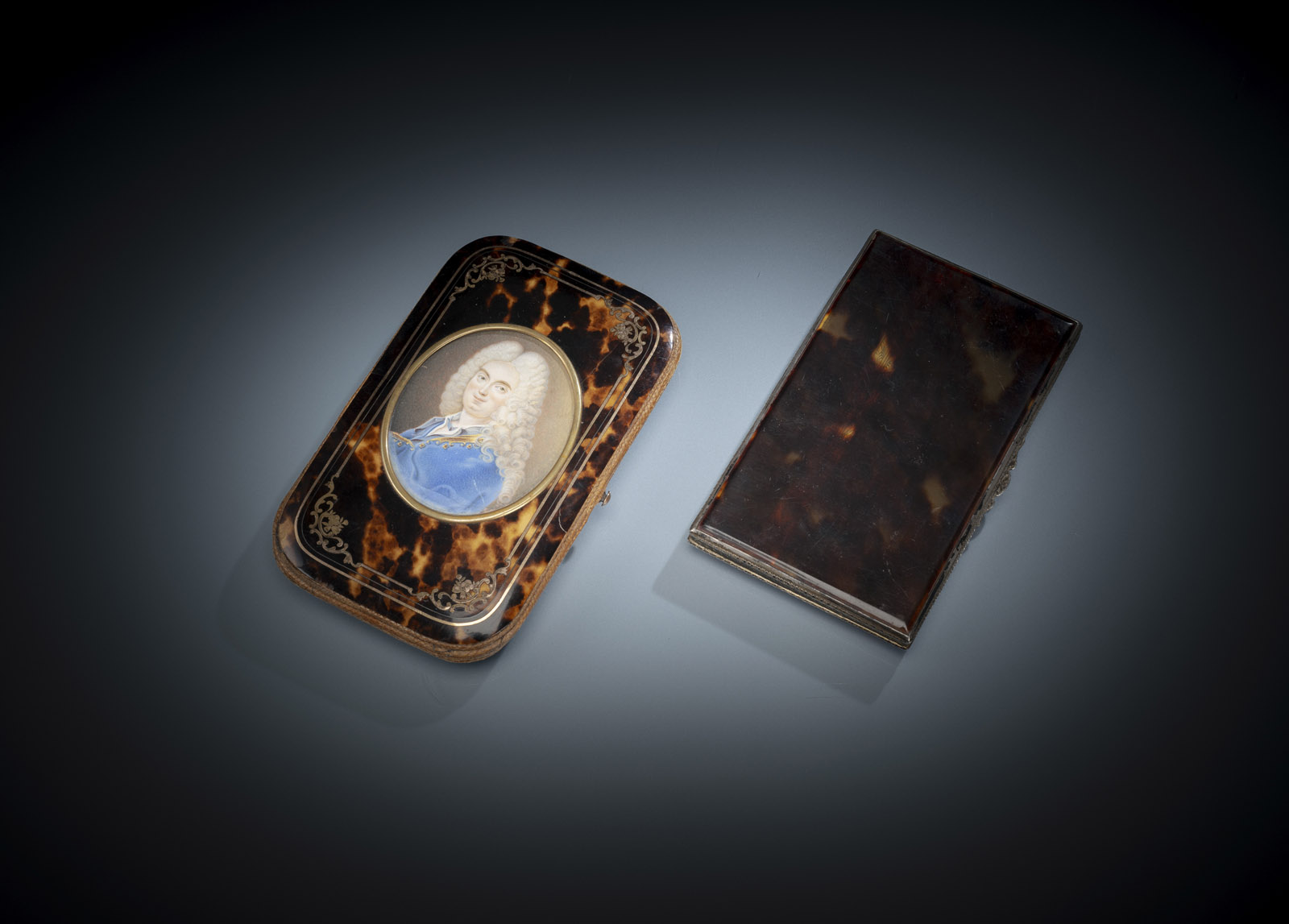 A TOROISESHELL CIGARETTE CASE AND A CARD CASE