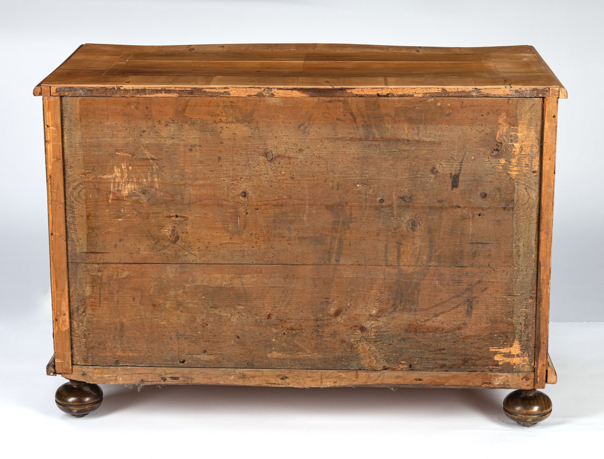 A SOUTH GERMAN FRUITWOOD COMMODE - Image 5 of 7