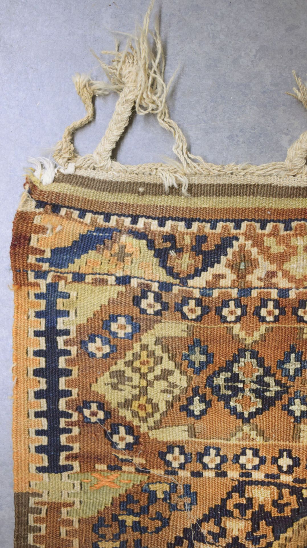 Teppich mit Jagdszene und kurdische Taschenfront - Bild 8 aus 11