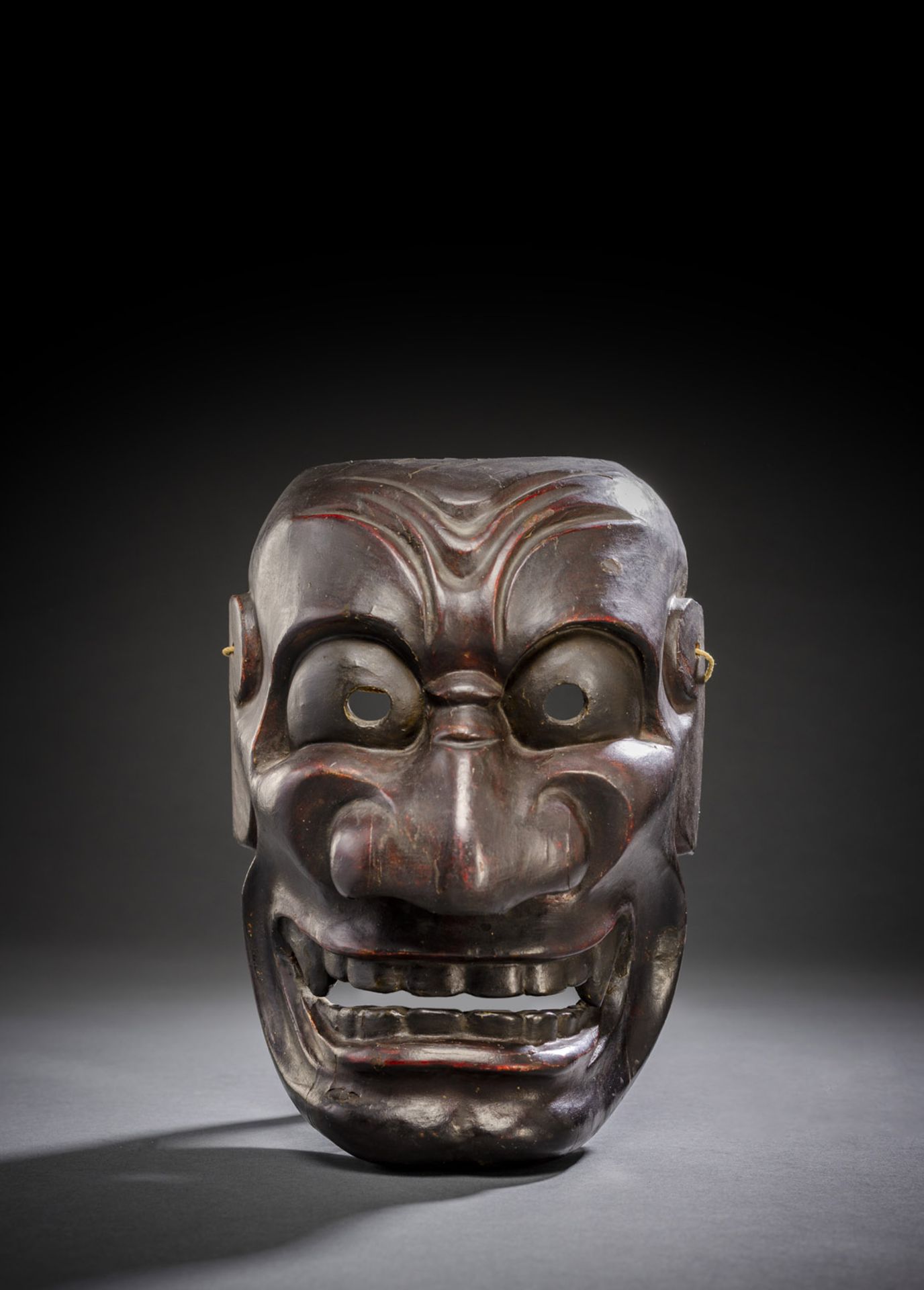 Gigaku Maske aus Holz mit rötlichbrauner Lackfassung - Bild 2 aus 2