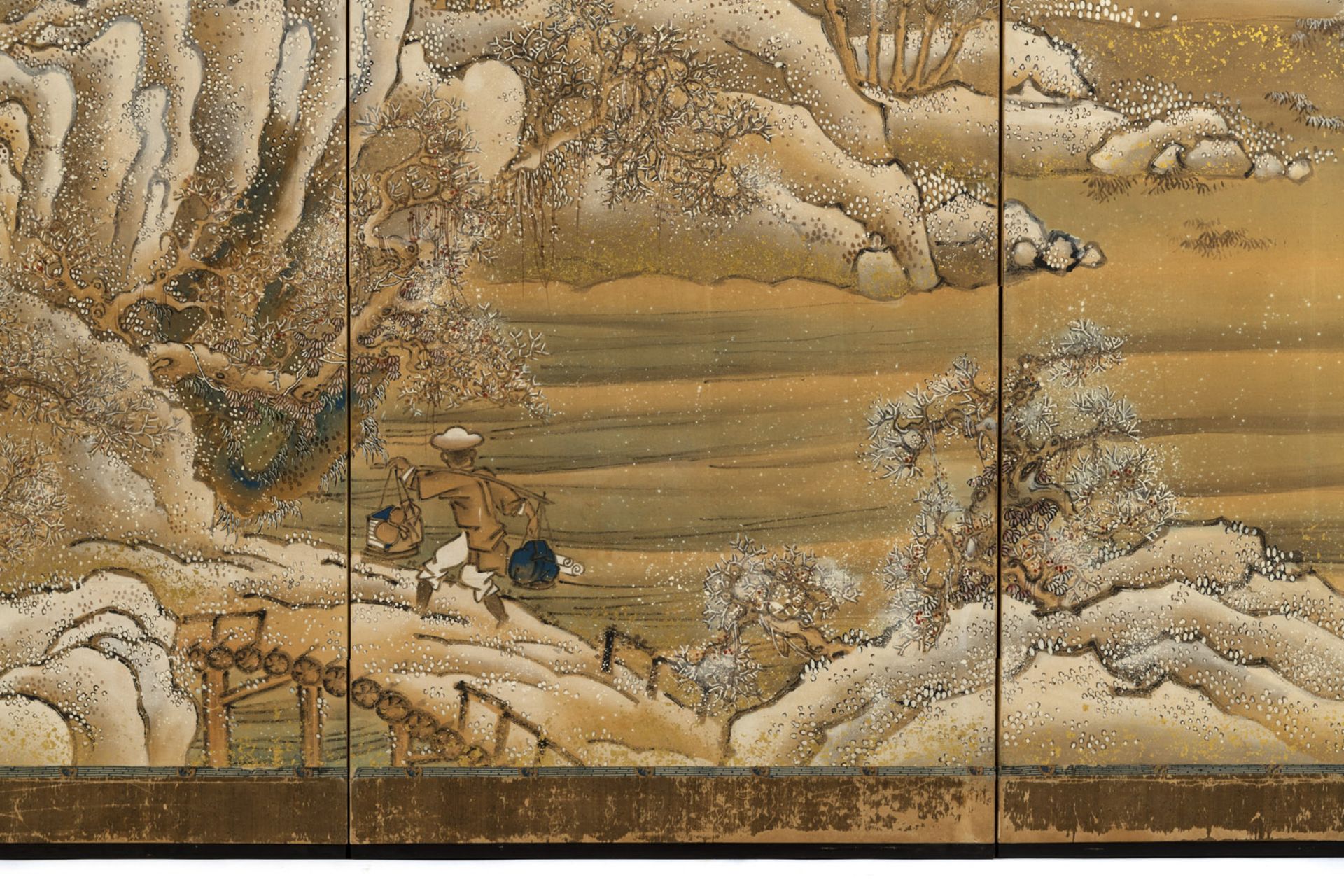 Sechsteiliger Faltschirm mit einer Winterlandschaft und Reitern auf Goldfond - Bild 3 aus 8