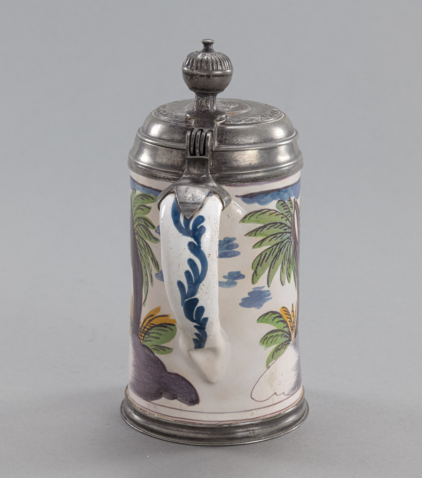 A RHEINSBERG PEWTER MOUNTED FAYENCE TANKARD - Image 4 of 7