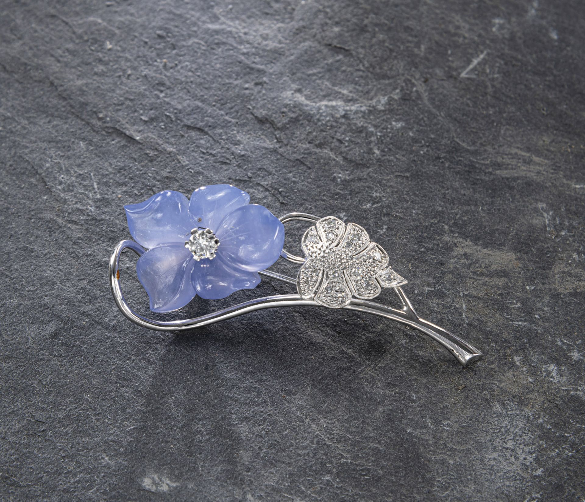 FLORIFORM CHALCEDONY AND DIAMOND BROOCH - Image 2 of 3