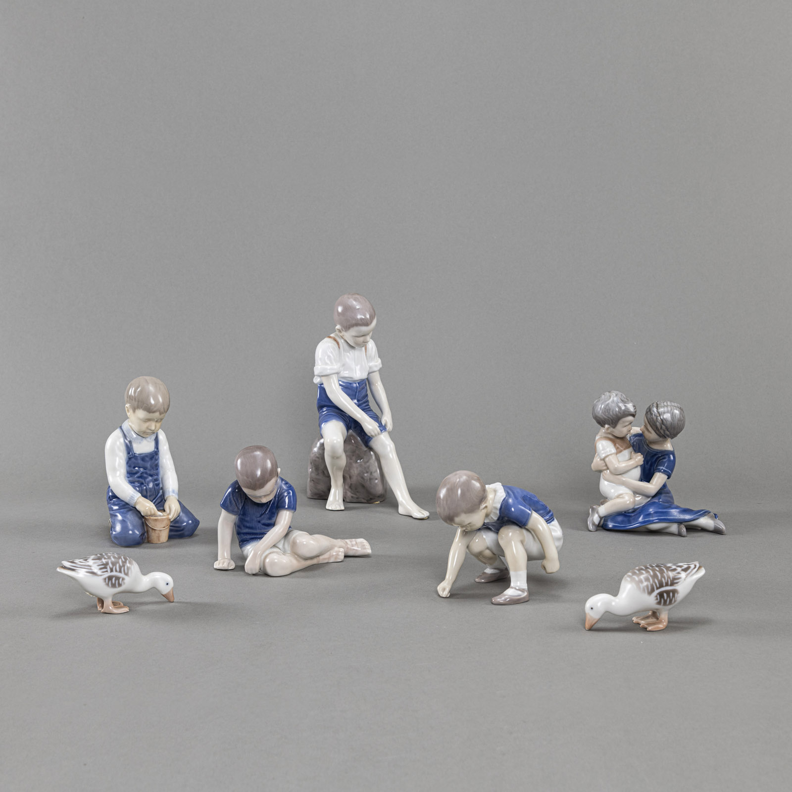 5 Kinderfiguren, 2 Gänse