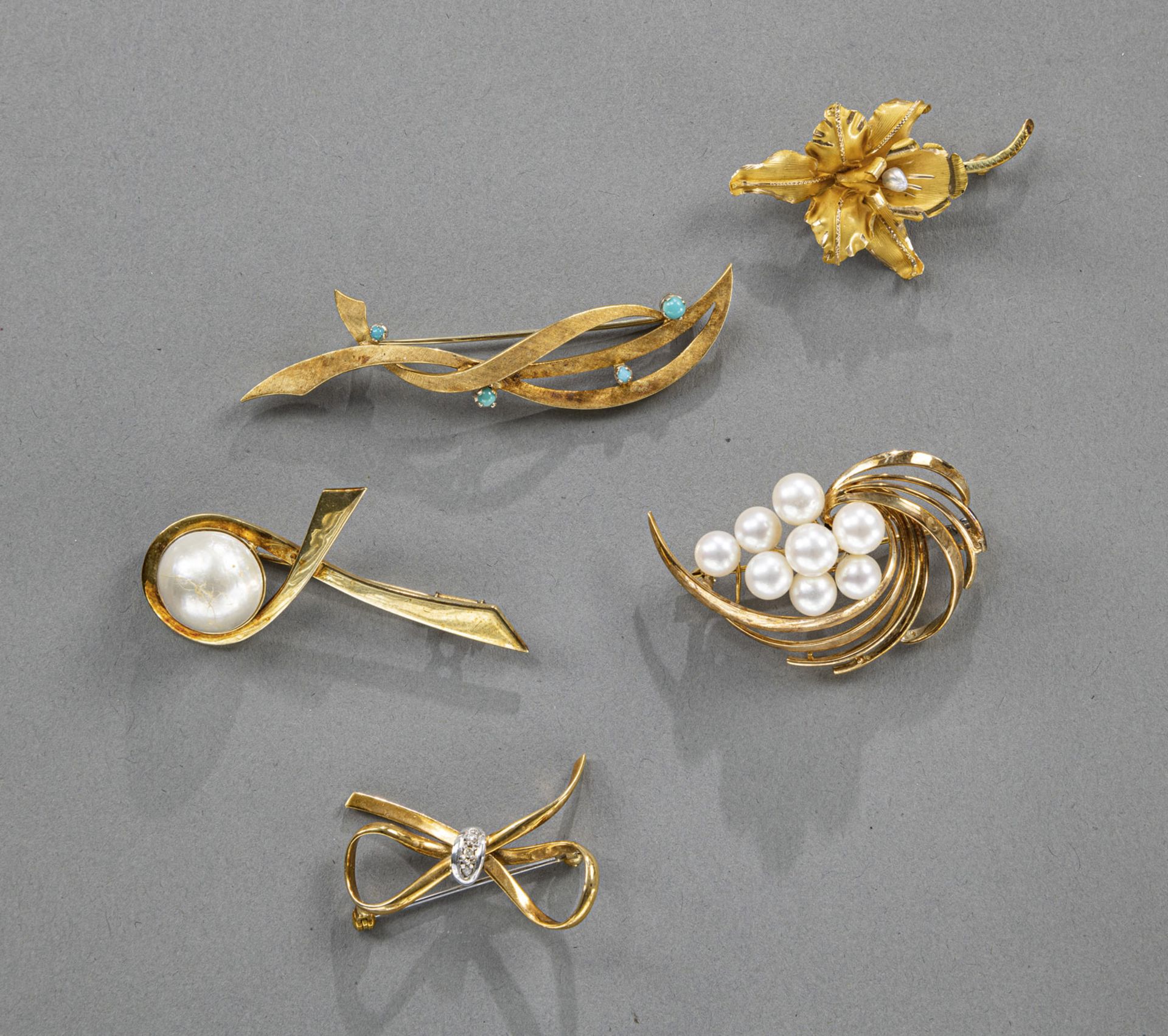 FIVE GOLD BROOCHES - Image 2 of 3
