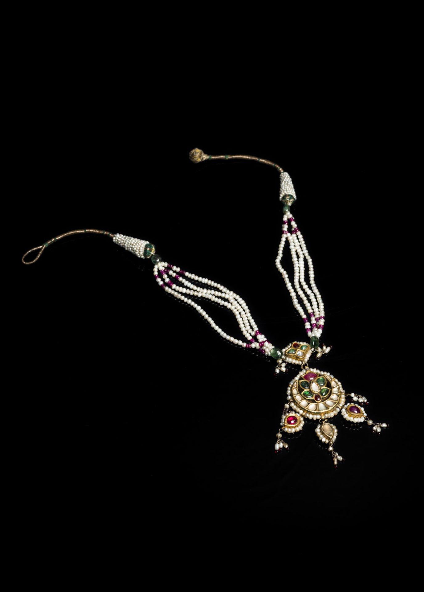 A FRESH-WATER PEARL NECKLACE IN MUGHAL STYLE