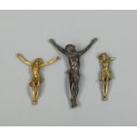 Drei Christus-Corpi aus Bronze
