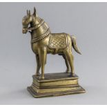 Bronze eines stehenden Pferdes