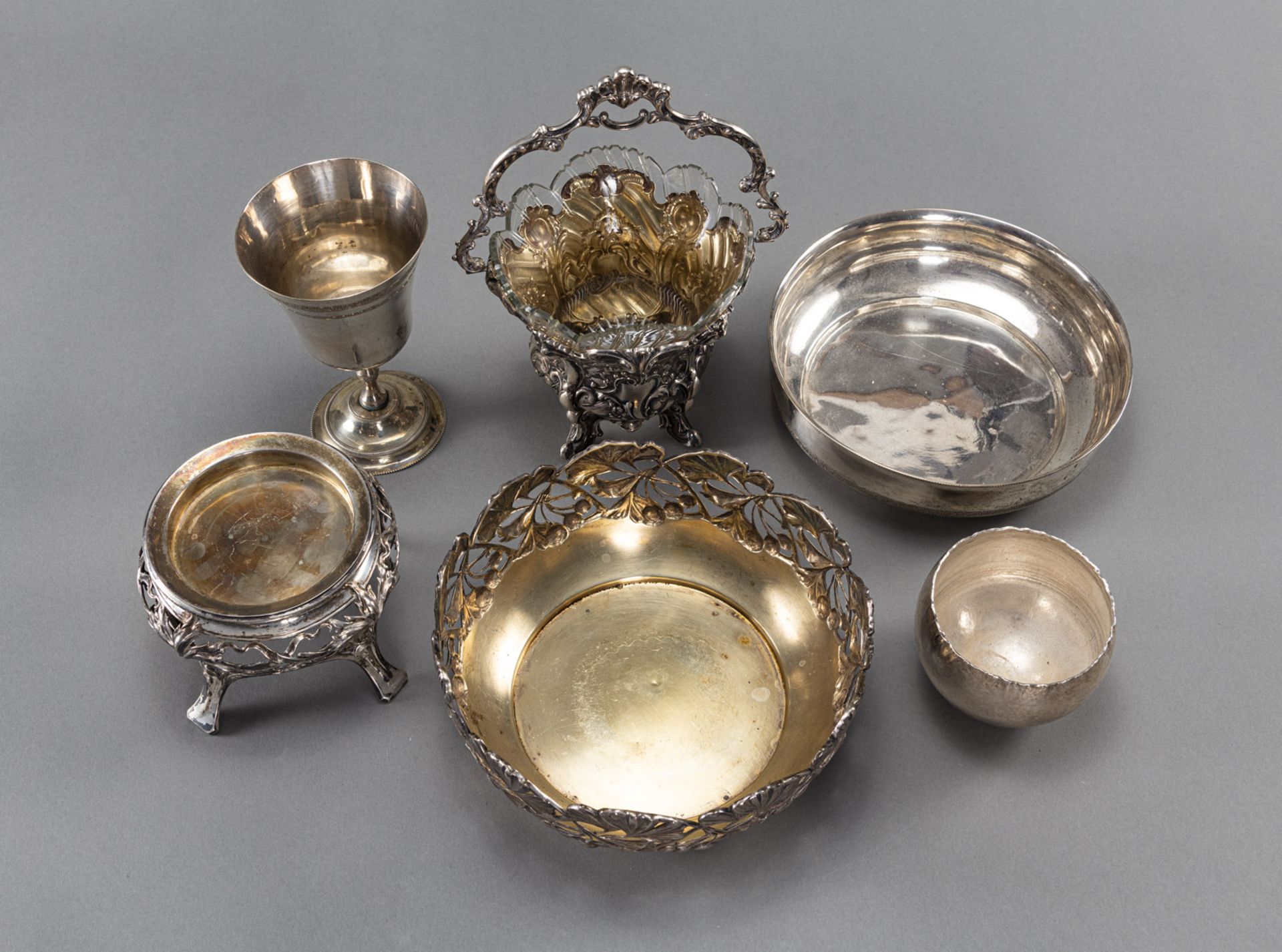Drei Schalen, Pokal, Untersetzer, Körbchen mit Glaseinsatz - Bild 3 aus 9
