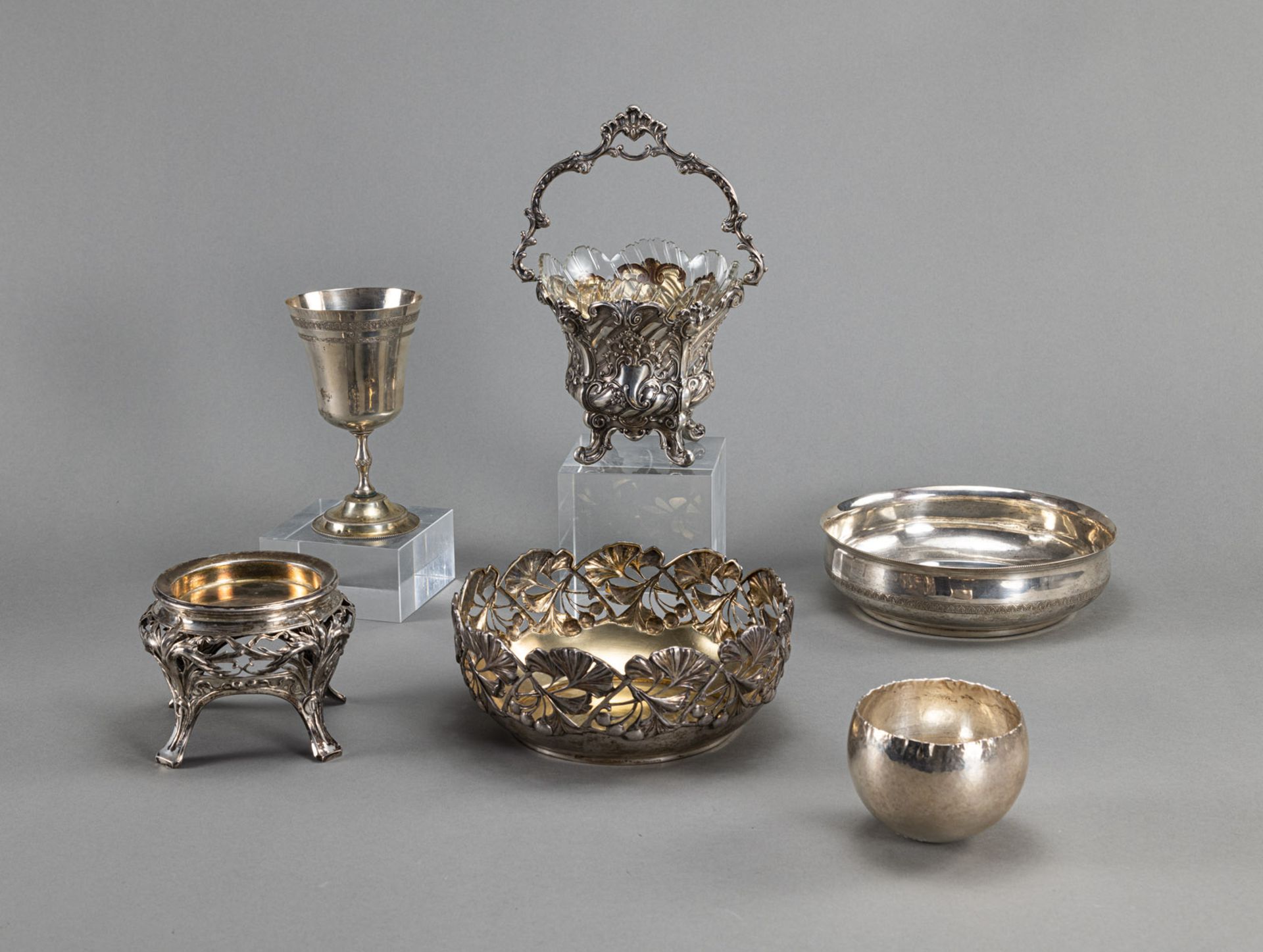 Drei Schalen, Pokal, Untersetzer, Körbchen mit Glaseinsatz - Bild 2 aus 9
