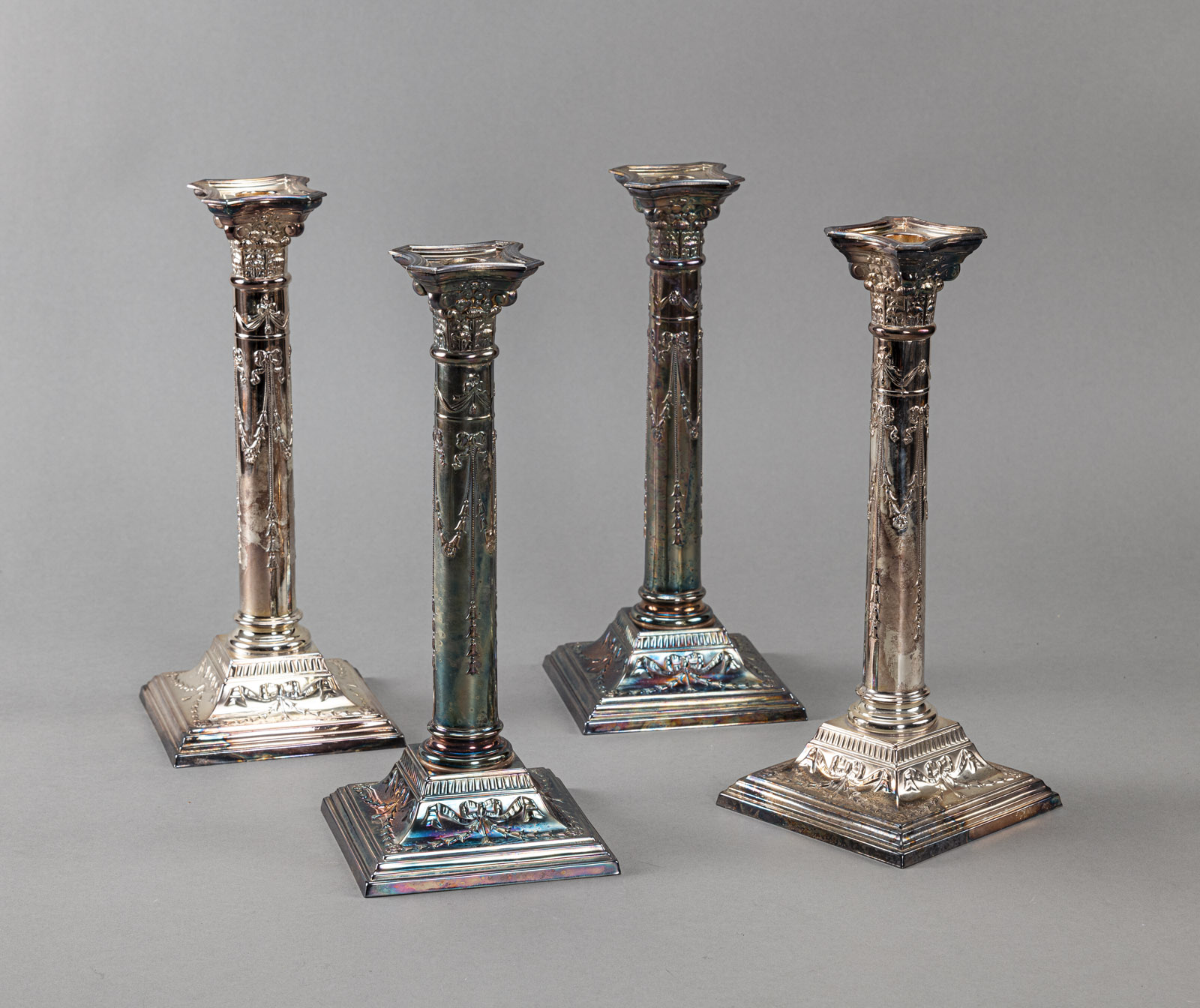 A SET OF FOUR CANDLESTICKS - Image 2 of 6