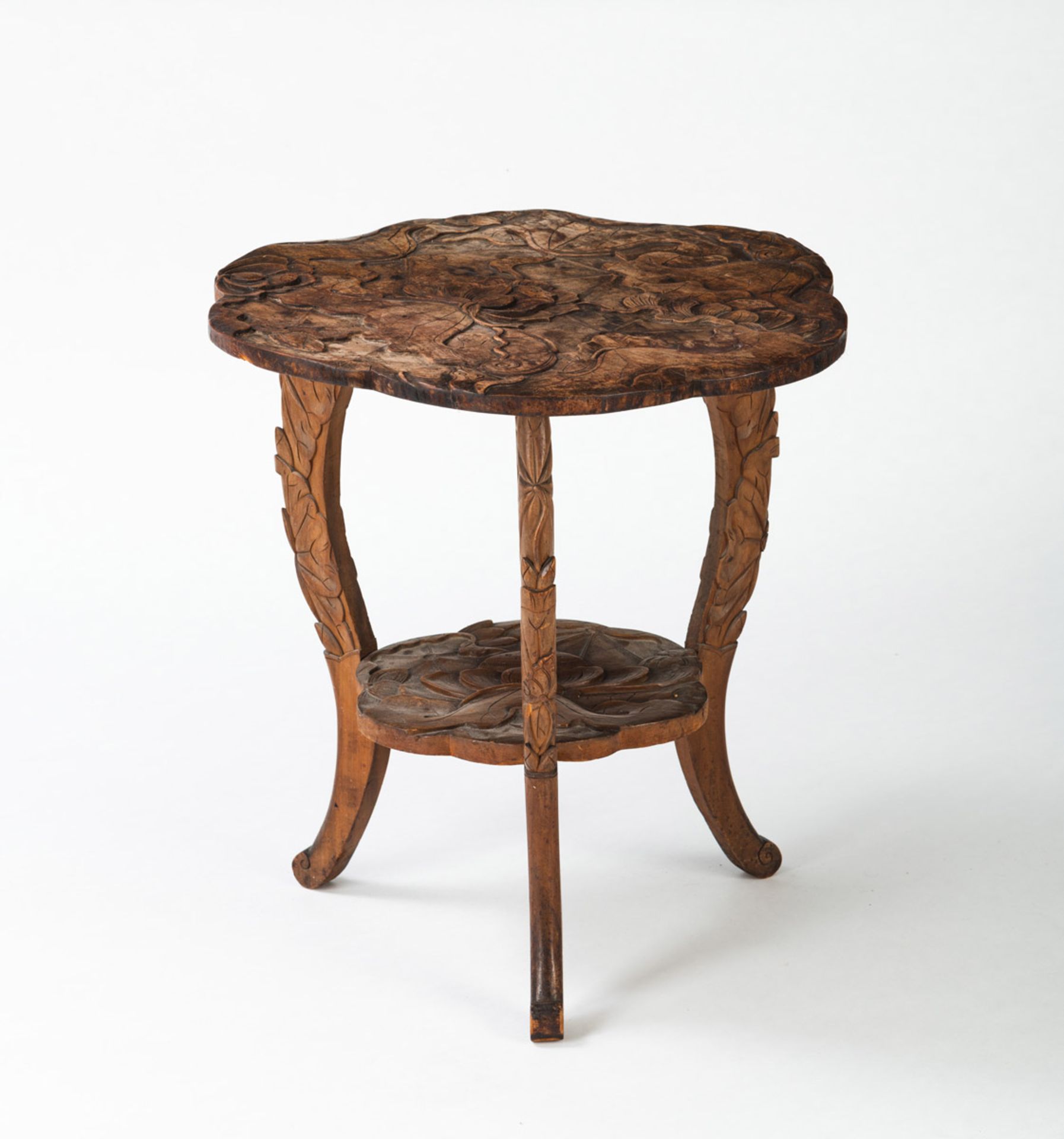 A LEAF RELIEF SIDE TABLE - Image 2 of 3