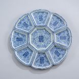 Neunteiliges Sweetmeat-Set aus Porzellan in Unterglasurblau mit Zeichen für doppeltes Glück in dich