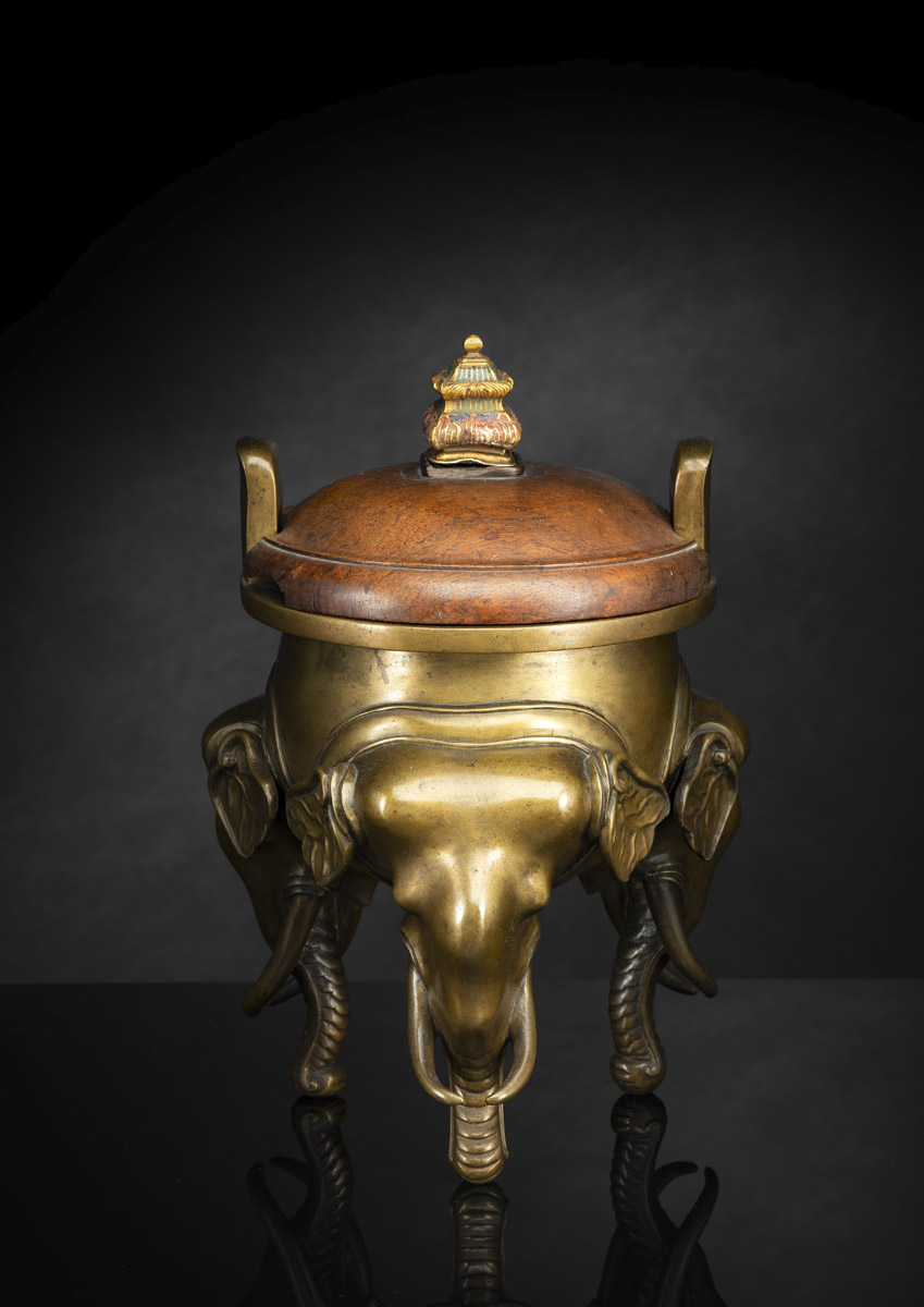 A RARE BRONZE CENSER WITH THREE ELEPHANT FEET AND CARVED ZITAN COVER WITH CHAMPLEVÉ HANDLE