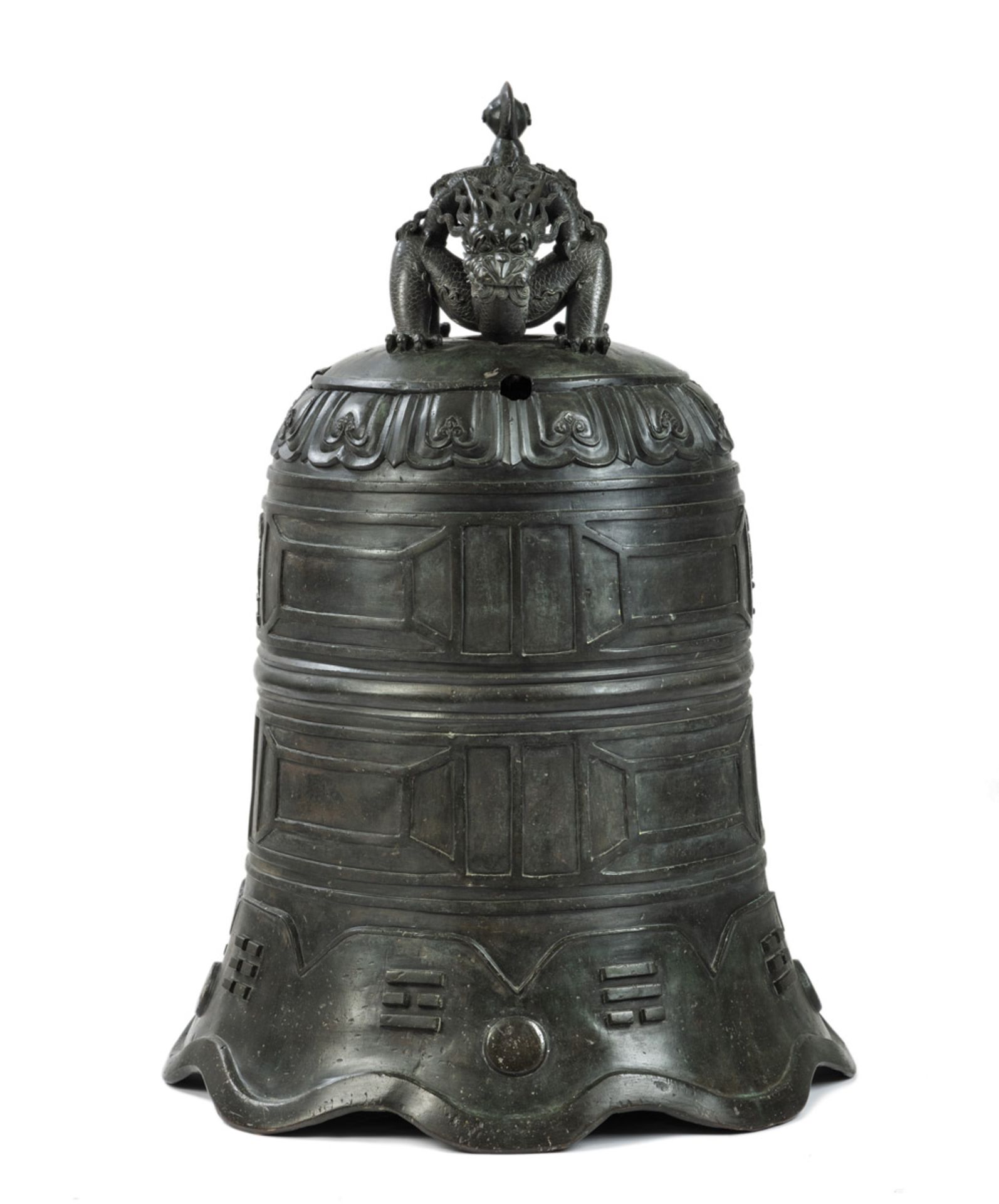 A VERY RARE AND IMPORTANT LARGE BRONZE BELL - Image 3 of 27
