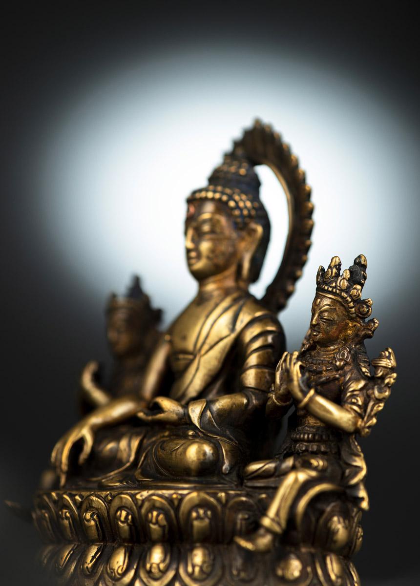 A RARE BRONZE TRIAD DEPICTING BUDDHA SHAKYAMUNI AND A PAIR OF BODHISATTVAS - Image 4 of 5
