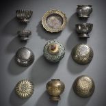 Elf Niello-Arbeiten aus Silber, u.a. gefußte Schalen und Becher, eine Deckeldose mit Email-Dekor