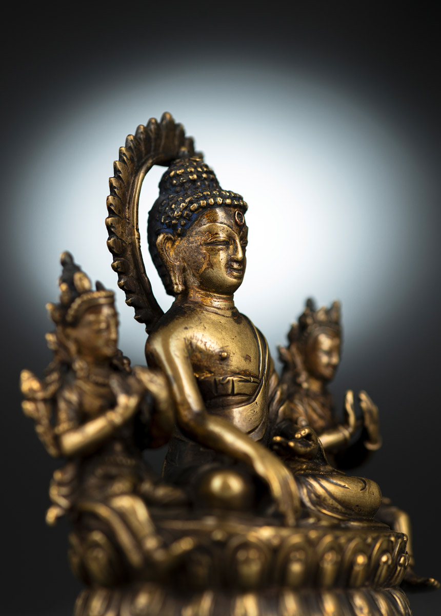 A RARE BRONZE TRIAD DEPICTING BUDDHA SHAKYAMUNI AND A PAIR OF BODHISATTVAS - Image 5 of 5