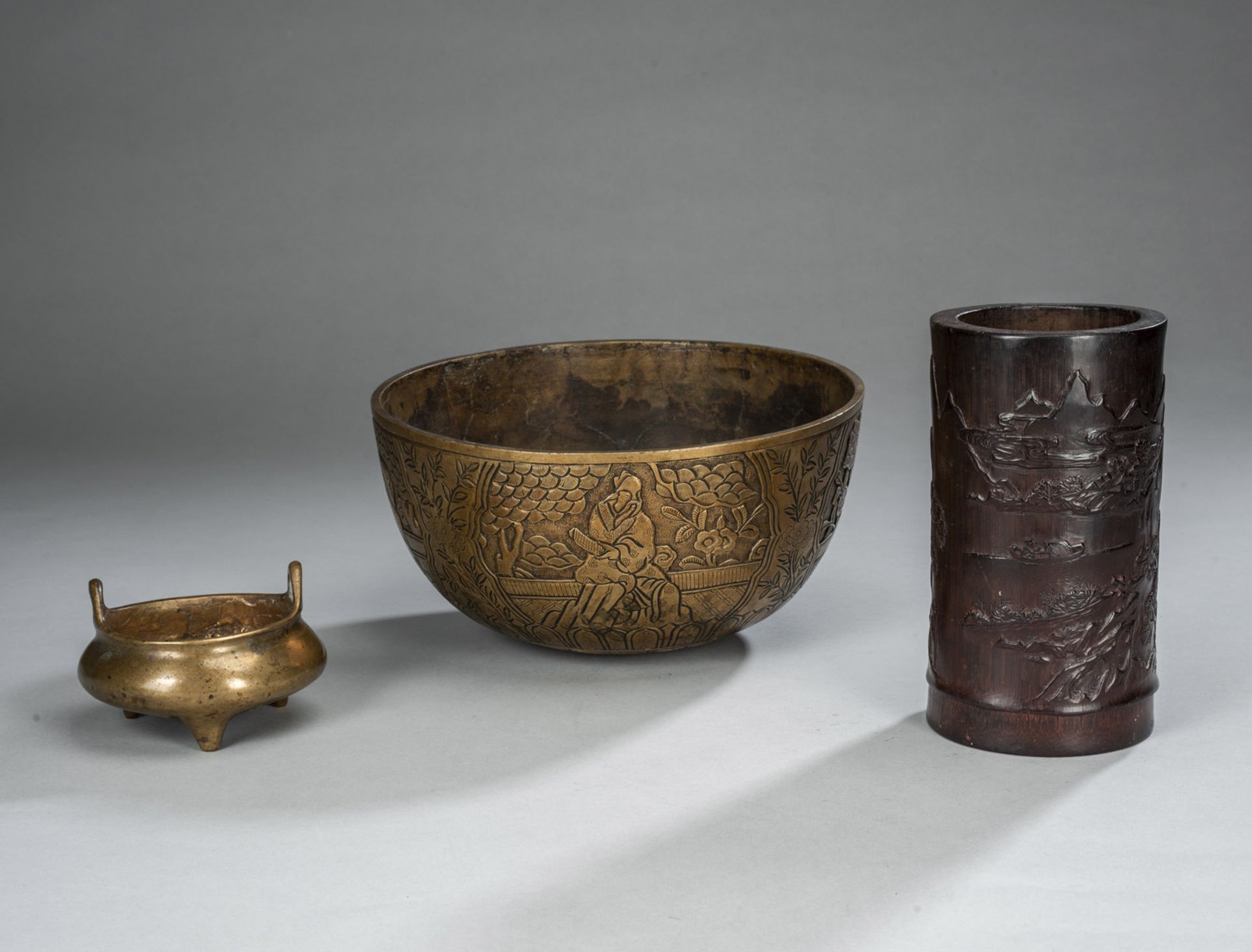 A BRONZE BOWL, A BRONZE INCENSE AND A BAMBOO BRUSH POT WITH A LAKE LANDSCAPE IN RELIEF - Image 2 of 6