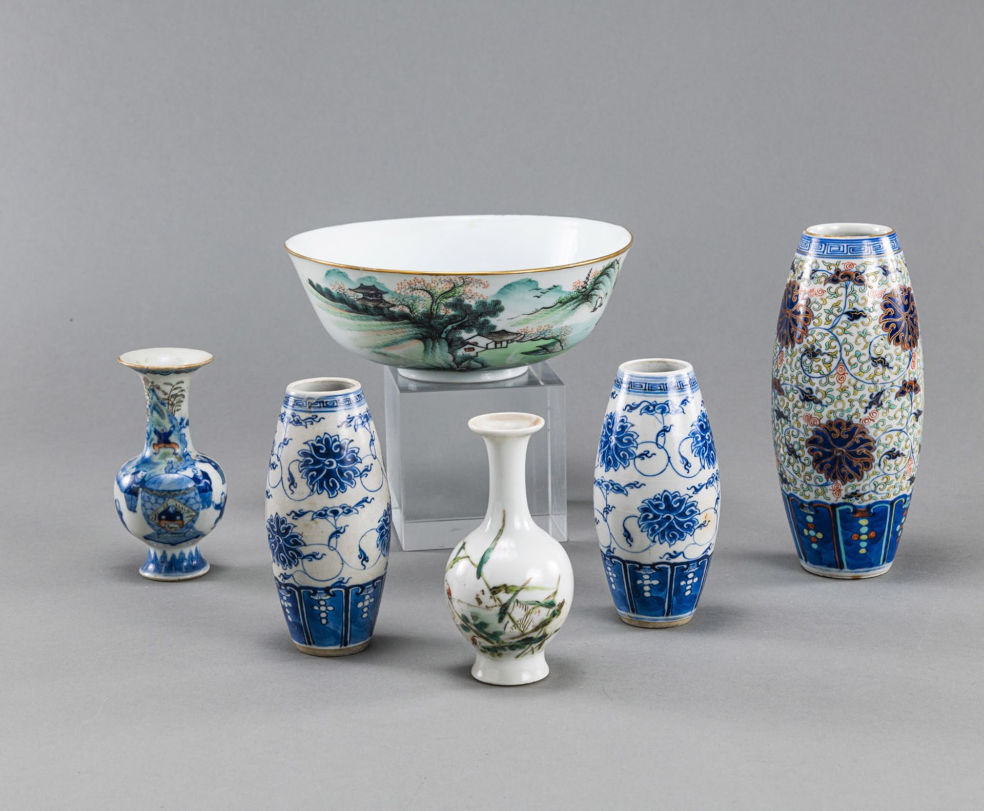 A GROUP OF FIVE PORCELAIN VASES AND A BOWL WITH LOTUS AND LANSCAPE DECOR