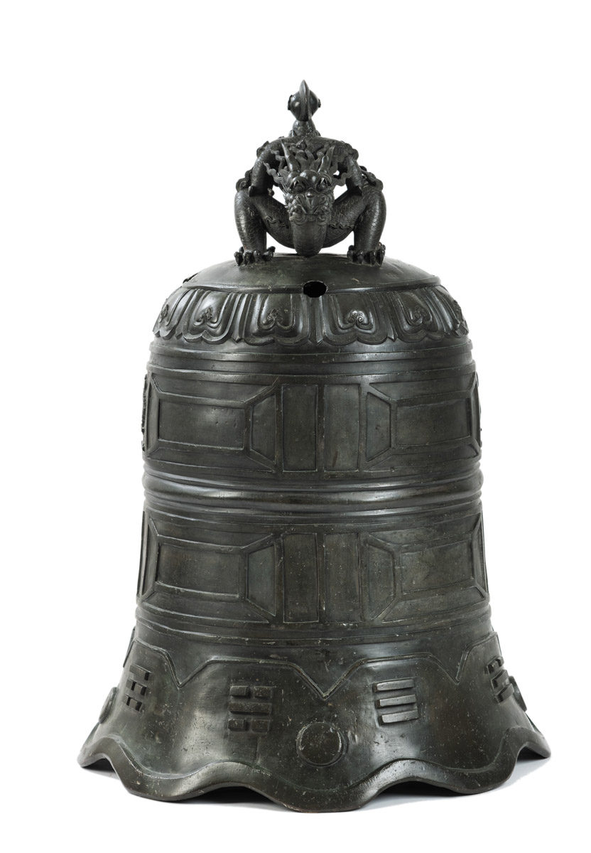 A VERY RARE AND IMPORTANT LARGE BRONZE BELL - Image 5 of 27
