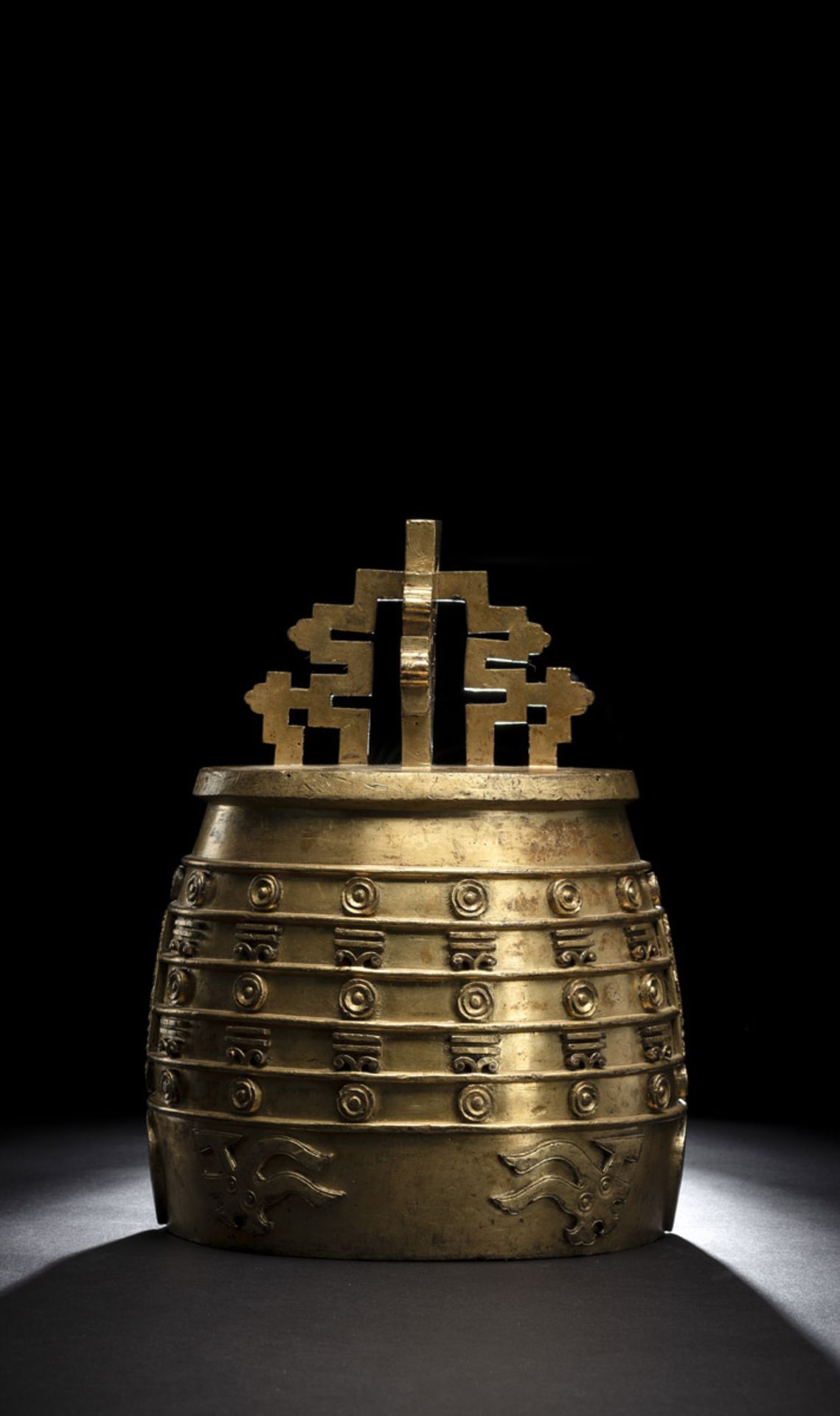 A RARE IMPERIAL GILT-BRONZE ARCHAISTIC RITUAL BELL, BEI WUYI - Image 4 of 8