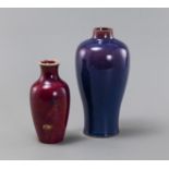 Zwei Vasen mit Flambé-Glasur